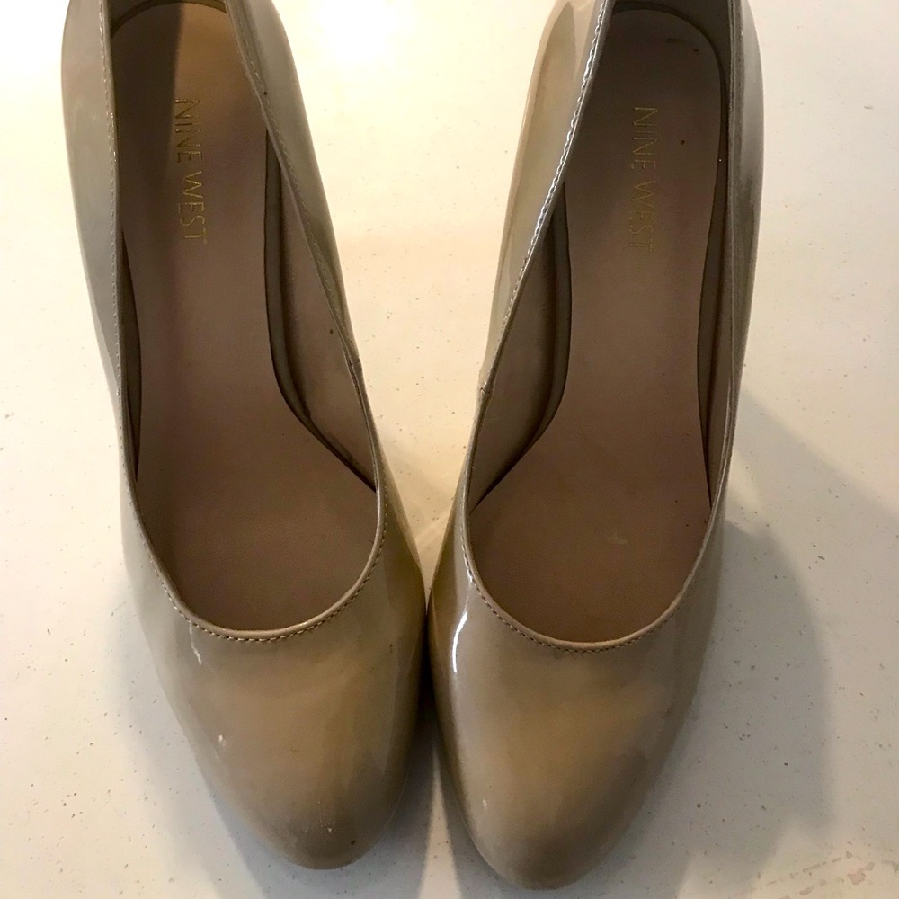Nine West Round toe pumps